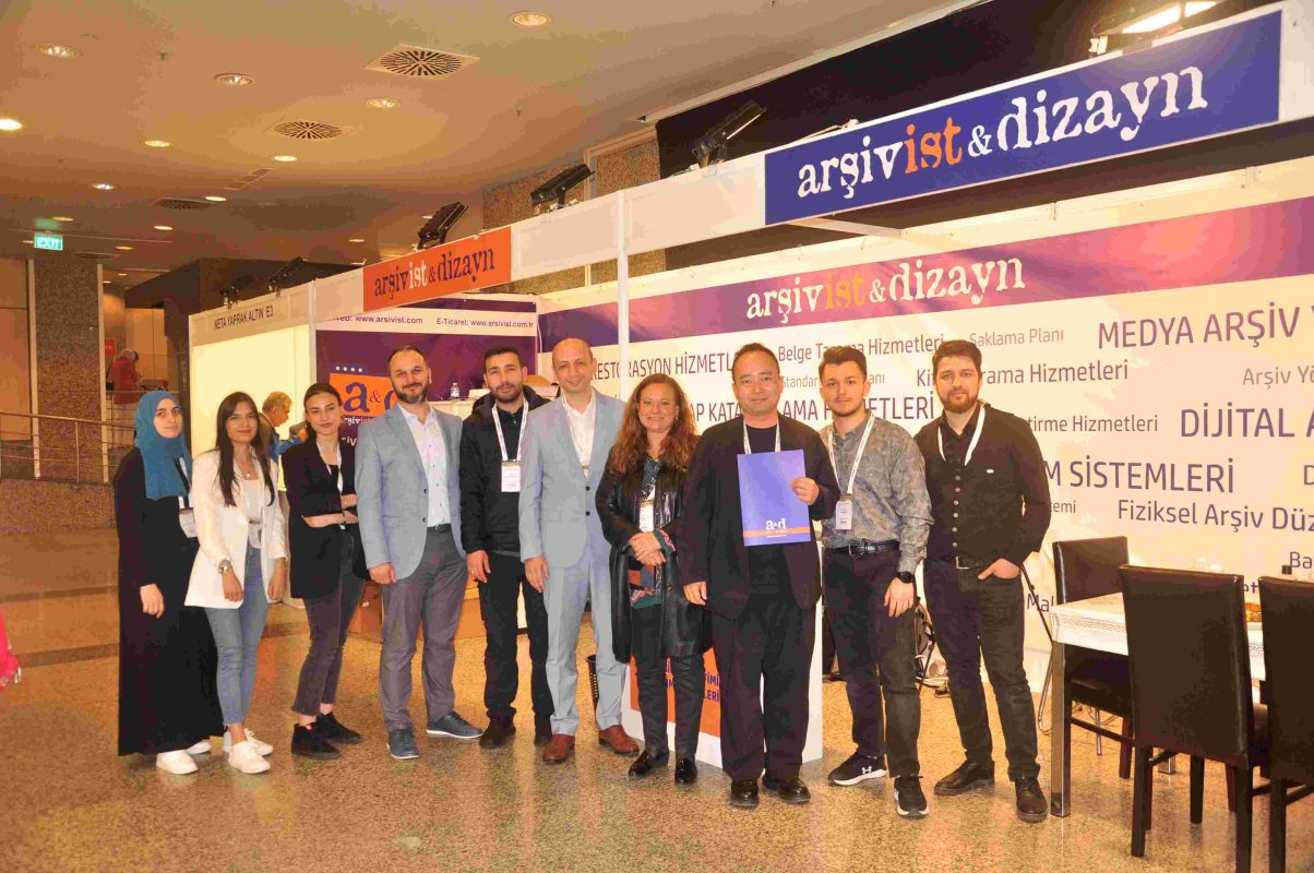 Team photo at the Arşivist & Dizayn stand at the Heritage Istanbul fair