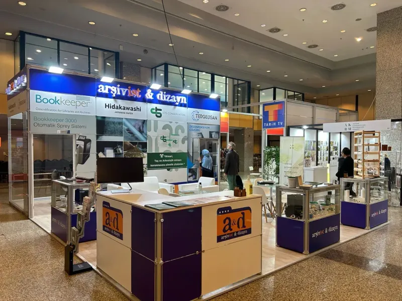 Vue d’ensemble du stand d’Arşivist & Dizayn au salon Heritage Istanbul 2024
